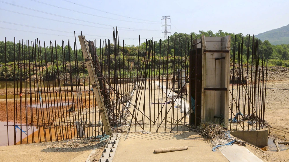 Trước đây, Suối Voi được người dân địa phương khai thác du lịch. Thời điểm này, Suối Voi trở thành một địa điểm hấp dẫn du khách trong và ngoài tỉnh, đặc biệt mỗi mùa hè về. suoi-voi-17.jpg