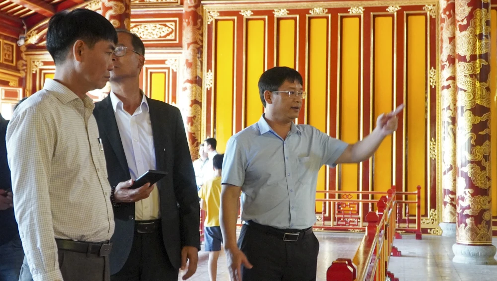 Ngai vua triều Nguyễn bị gãy