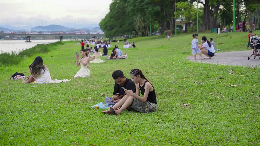 giai-nhiet-chat-tho-ben-bo-song-huong (10).jpg