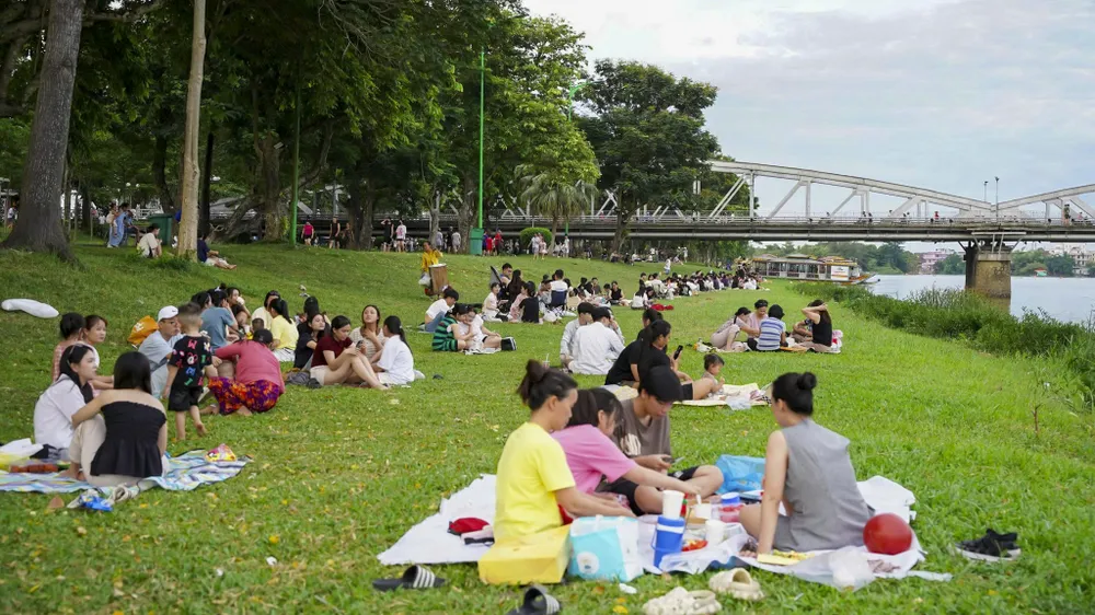 giai-nhiet-chat-tho-ben-bo-song-huong (11).jpg