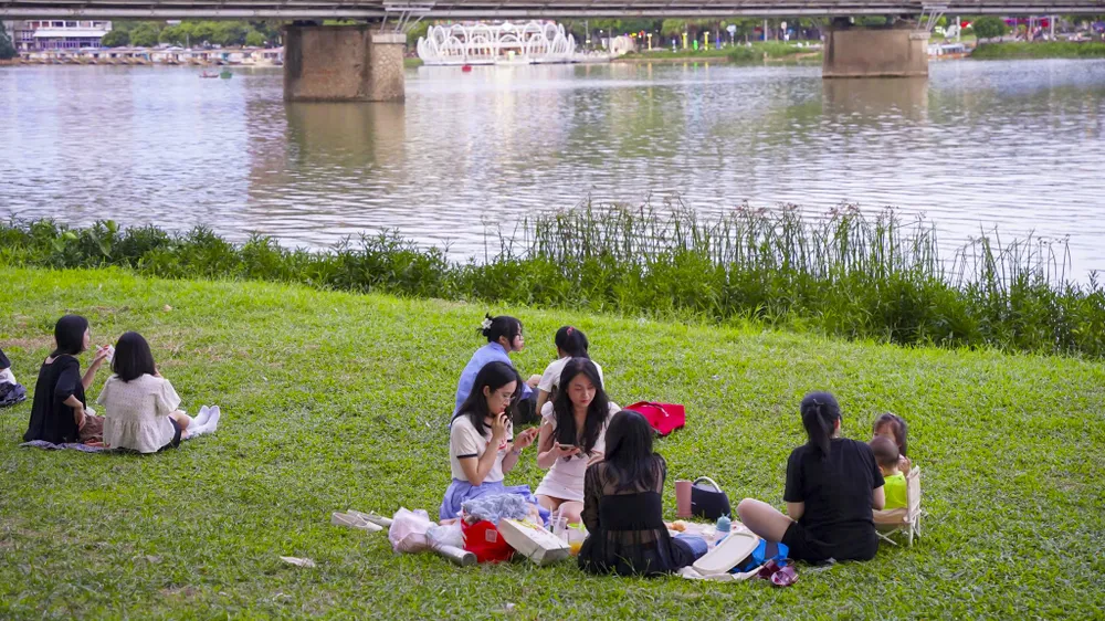 giai-nhiet-chat-tho-ben-bo-song-huong (3).jpg