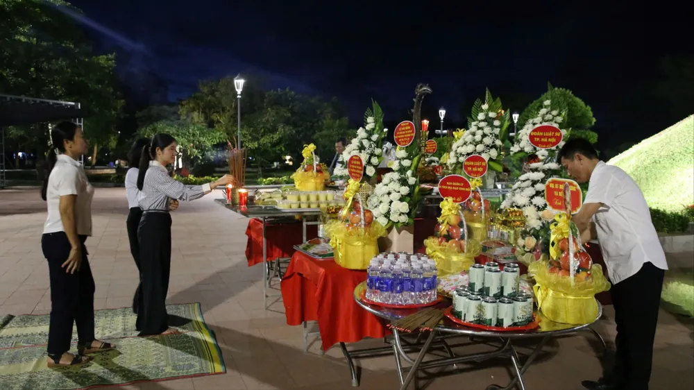 Đúng ngày kết thúc chiến dịch 81 ngày đêm lịch sử (16-9), lễ giỗ chung tưởng niệm các anh hùng liệt sĩ đã được tổ chức trang trọng và xúc động tại Thành cổ Quảng Trị,