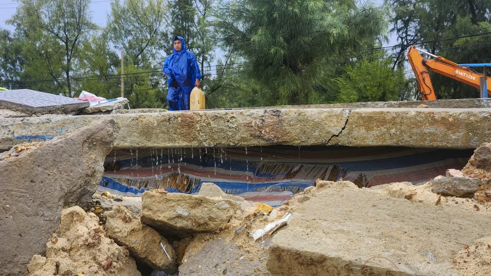 hue-chi-1-2-ti-dong-lam-ke-mem-khan-cap-cuu-bo-bien (8).jpg