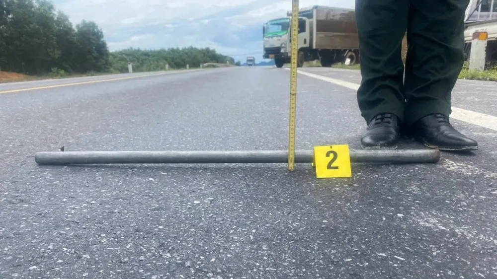 cao-toc-cam-lo-la-son-xuong-cap-csgt-chi-ra-loat-diem-mu-chet-nguoi (1).jpg