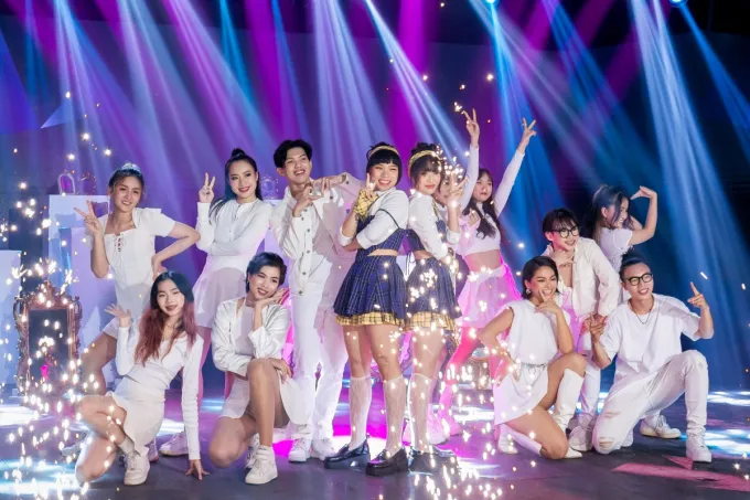 Mang áo dài lên sân khấu, Erik đăng quang Quán quân The Heroes 2021 ảnh 6