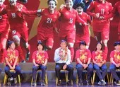 Người hâm mộ hào hứng giao lưu với Đội tuyển bóng đá nữ Việt Nam