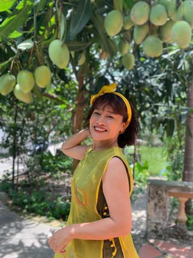 Nghệ sĩ Tú Oanh &quot;choáng&apos; trước những bình luận tiêu cực của khán giả. Ảnh: FBNV.