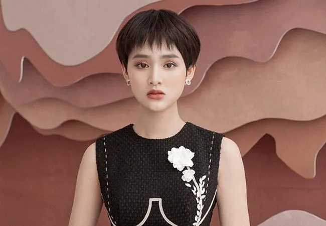 Hiền Hồ mong được sự thông cảm, bao dung và lòng trắc ẩn của tất cả mọi người sau ồn ào vừa qua. Ảnh: FBNV. Hiền Hồ mong được sự thông cảm, bao dung và lòng trắc ẩn của tất cả mọi người sau ồn ào vừa qua. Ảnh: FBNV.