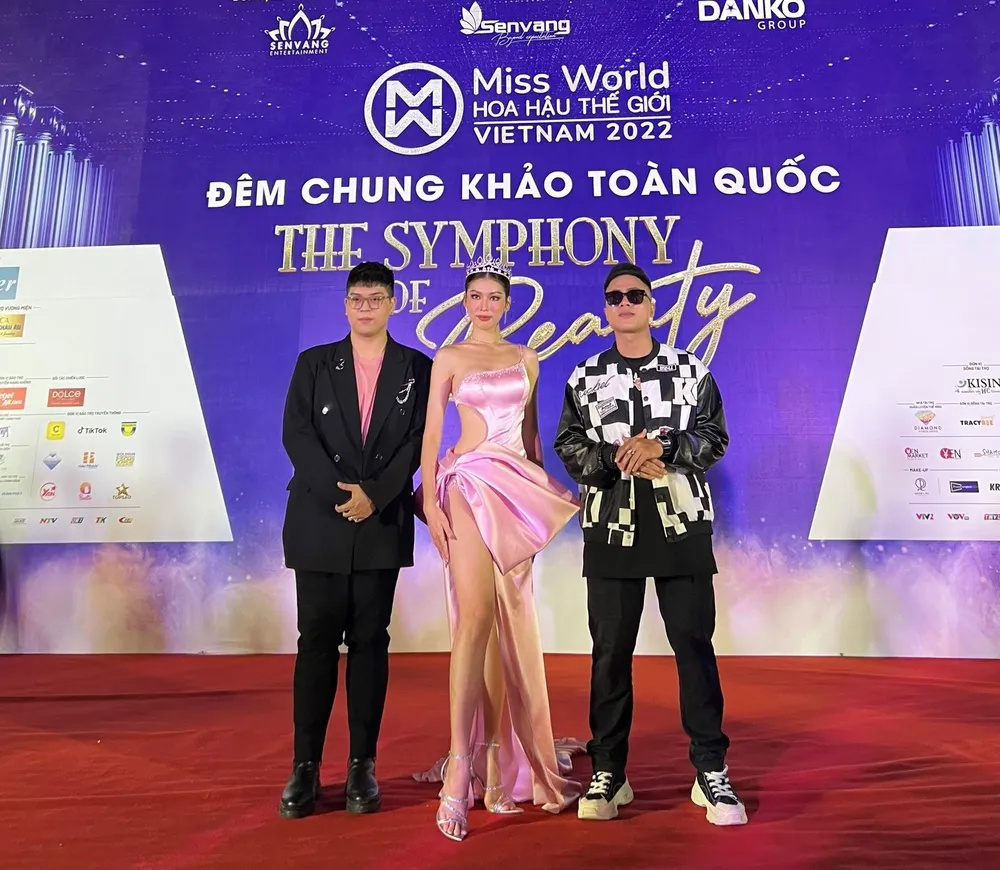 Nhóm Produce DTAP - Giám đốc âm nhạc Miss World Vietnam 2022 tại thảm đỏ đêm chung khảo . Ảnh: BTC.