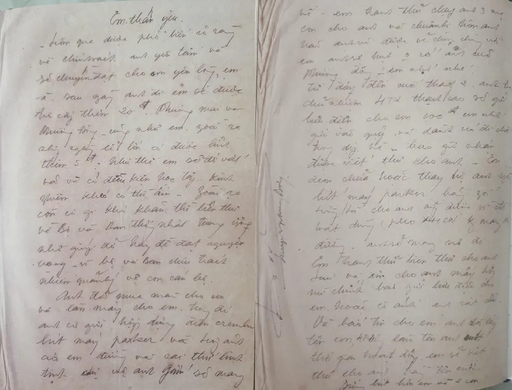 Lá thư tay của hoạ sĩ Huỳnh Phương Đông gửi cho vợ và thông báo về việc mình dùng bí danh mới. Ảnh: Chụp từ sách Bí danh Huỳnh Phương Đông.