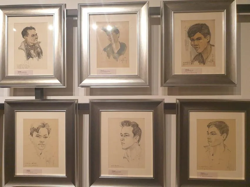 Một số tranh ký hoạ của hoạ sĩ Huỳnh Phương Đông. Ảnh: VĂN HÀ.