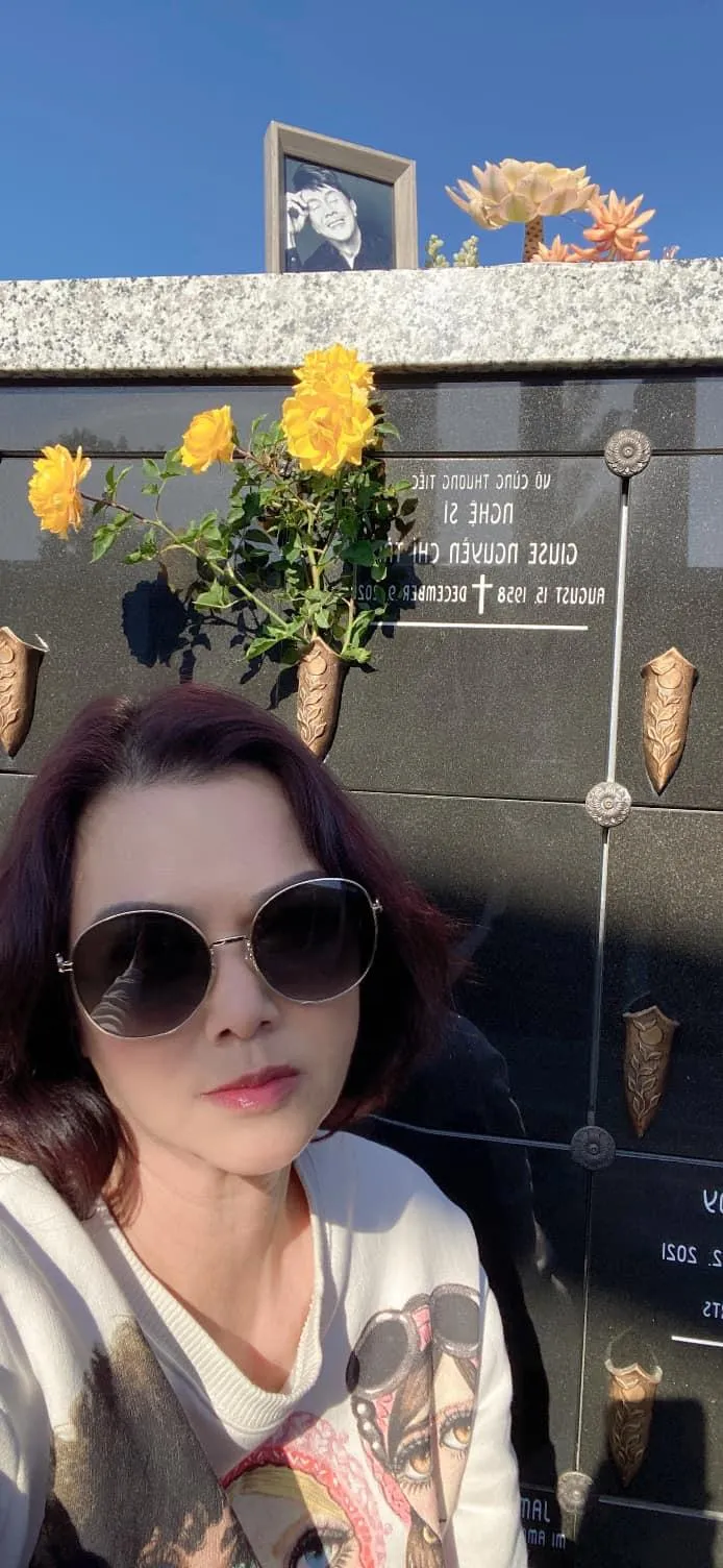 Mới đây nữ ca sĩ bất ngờ chia sẻ việc ngưng đăng hình ảnh về cố nghệ sĩ. Ảnh: Fanpage Chí Tài Phương Loan. Mới đây nữ ca sĩ bất ngờ chia sẻ việc ngưng đăng hình ảnh về cố nghệ sĩ. Ảnh: Fanpage Chí Tài Phương Loan.