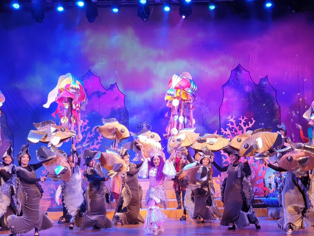 NSƯT Mỹ Duyên vào vai công chúa Mê Ly của vịnh tiên cá. Ảnh: VĂN HÀ.