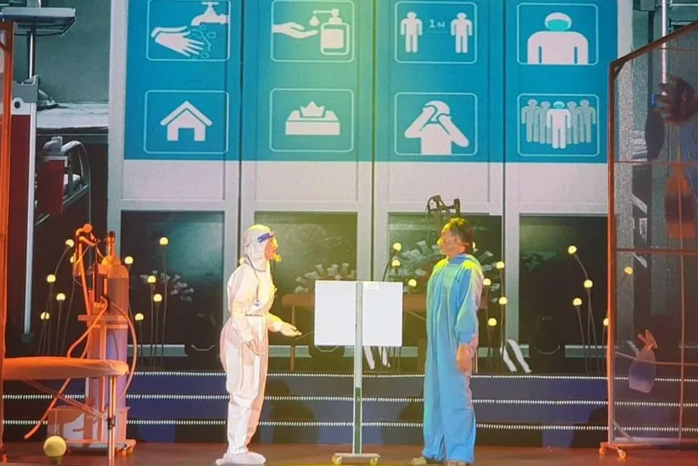 NSƯT Trịnh Kim Chi và Hữu Tiến trong trích đoạn vở &quot;Blouse trắng&quot;. Ảnh: VĂN HÀ.