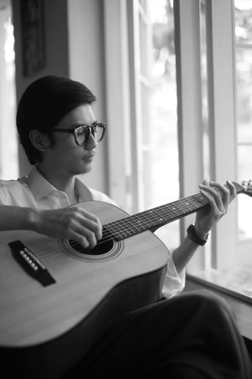 Avin Lu trong tạo hình nhạc sĩ Trịnh Công Sơn lúc trẻ của &quot;Em và Trịnh&quot;. Ảnh: ĐPCC.