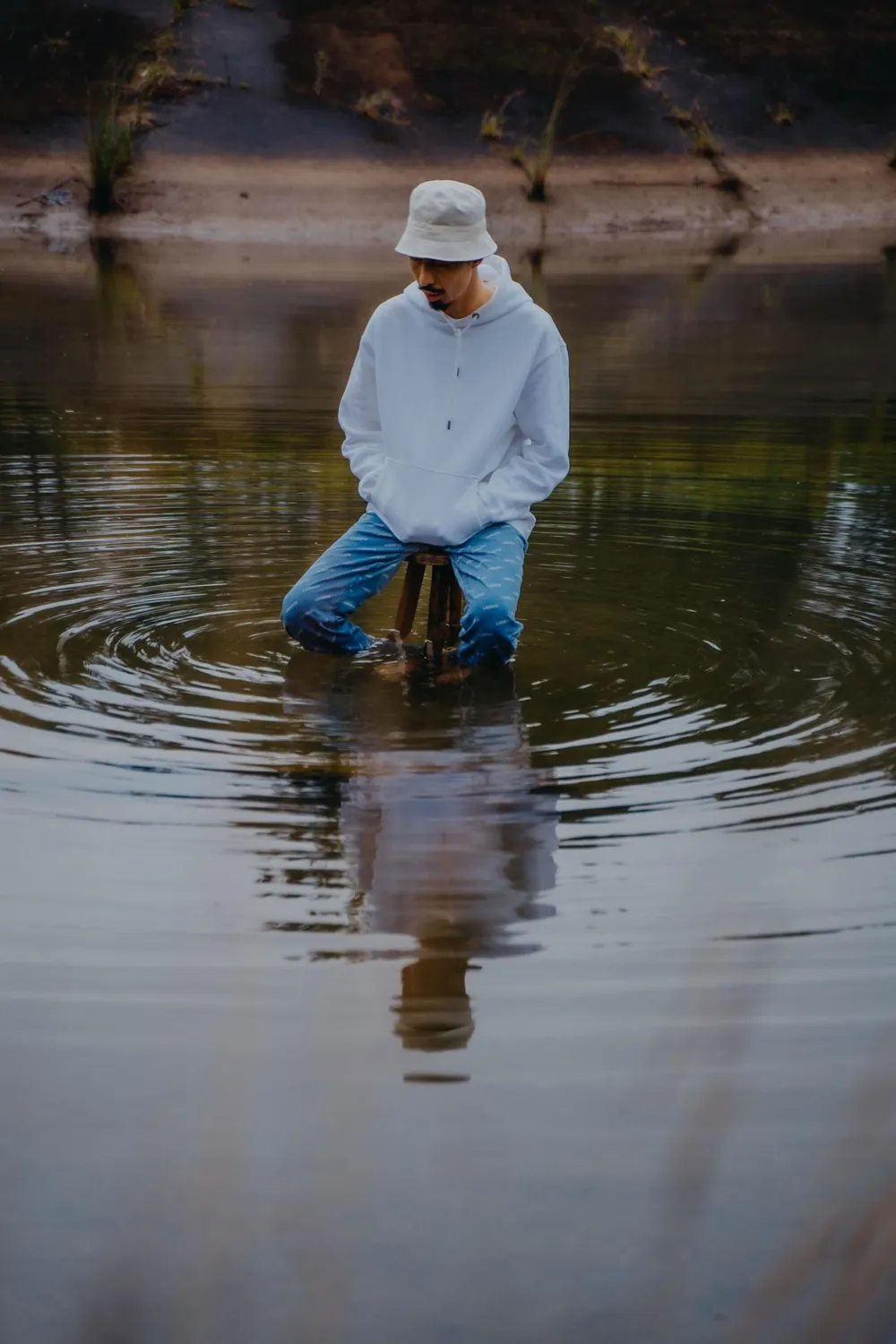 Đen đang ở đỉnh cao của sự nghiệp nhưng dường như anh lại đang cô đơn mông lung với âm nhạc của mình ở hiện tại. Ảnh: NSCC.