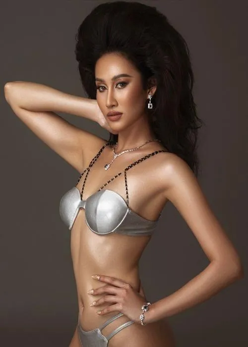 Trong bộ hình bikini, Đoàn Hồng Trang thể hiện hai hình ảnh đối lập. Ảnh: FBNV.
