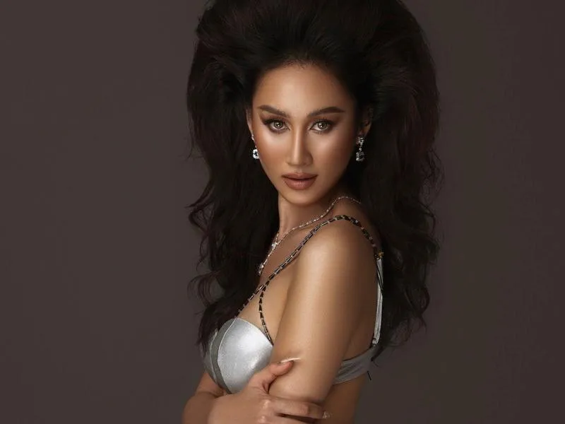 Người đẹp sinh năm 1995 là một cô gái hiền hòa, đơn giản nhưng cũng cực kỳ nghị lực, mạnh mẽ, độc lập và cá tính. Ảnh: FBNV.