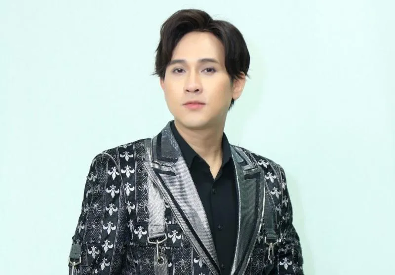 Ca sĩ Nguyên Vũ bức xúc khi một loạt nghệ sĩ bao biện, khóc thuê cho Hữu Tín bị bắt vì làm bạn với ma tuý. Ảnh: FBNV.