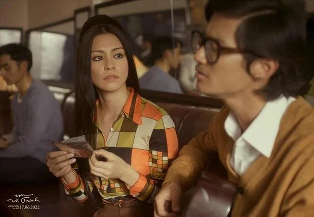 Nhiều khán giả nhận định bản "Em và Trịnh" và "Trịnh Công Sơn" có quá nhiều điểm giống nhau. Ảnh: ĐPCC. Nhiều khán giả nhận định bản "Em và Trịnh" và "Trịnh Công Sơn" có quá nhiều điểm giống nhau. Ảnh: ĐPCC.