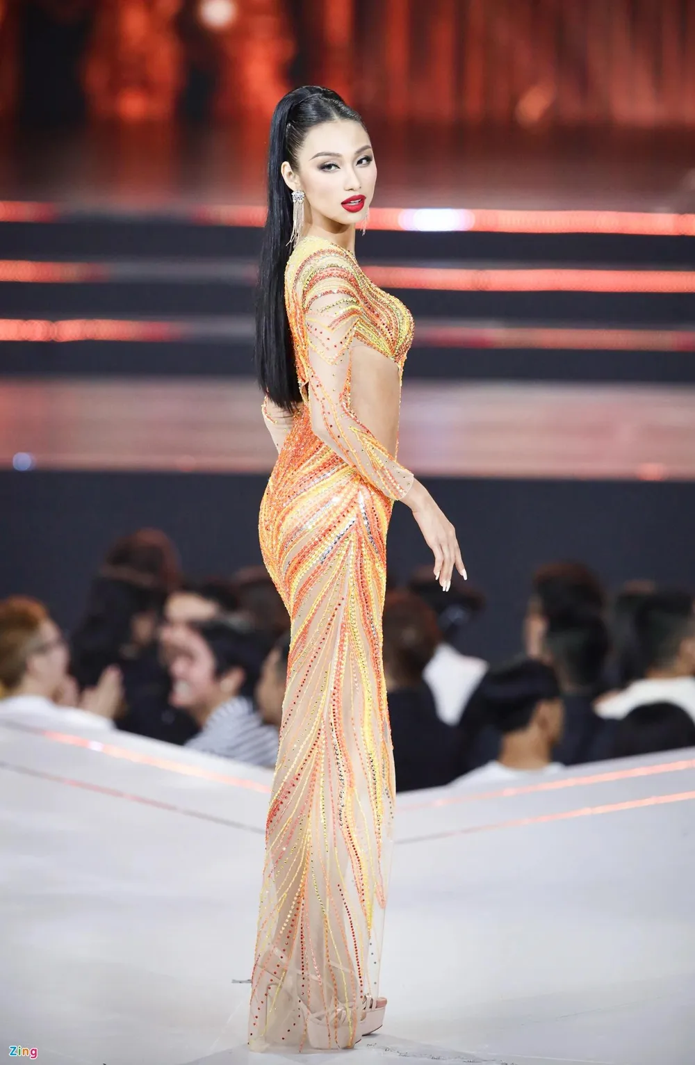 Lần đầu thi hoa hậu song Bảo Ngọc không quá bỡ ngỡ. Các kỹ năng của cô như catwalk, tạo dáng, ứng xử, giao tiếp tiếng Anh ở mức khá. Ảnh: Zing.