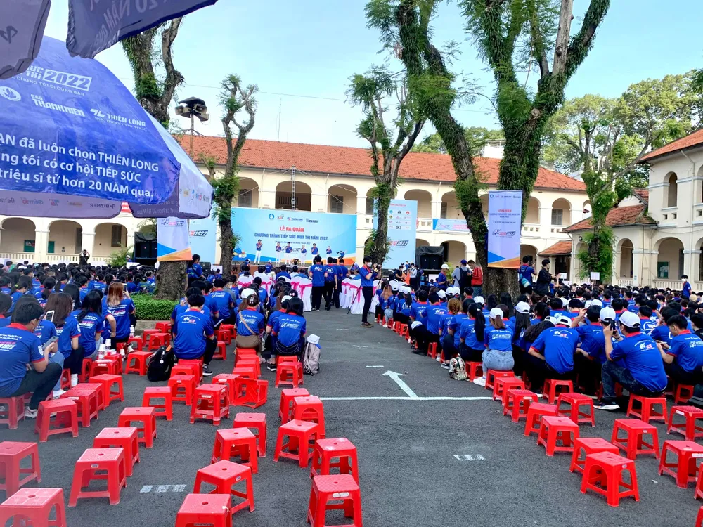 Lễ ra quân chương trình” Tiếp sức mùa thi năm 2022”. Ảnh: YÊN MY