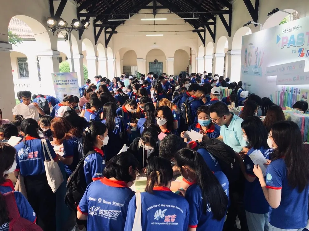 Chương trình tổ chức vui chơi sau buổi lễ kết thúc. Ảnh: YÊN MY.