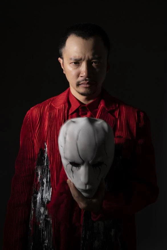 Hà Lê mong các bạn trẻ hãy tháo lớp mặt nạ để đối diện với thực tại. Ảnh: NVCC.