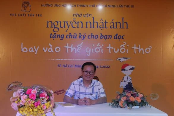 Nhà văn Nguyễn Nhật Ánh tiết lộ ra tác phẩm mới tại buổi tặng chữ ký độc giả ảnh 2