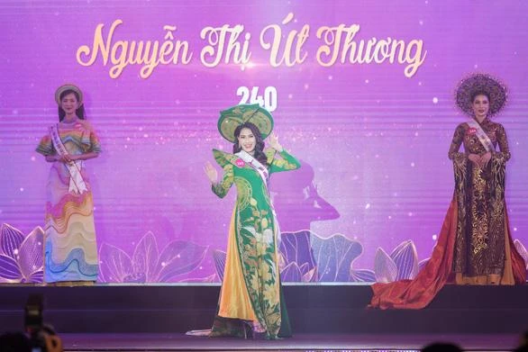 Phần thi áo dài của các thí sinh tại vòng chung kết. Ảnh: BTC Phần thi áo dài của các thí sinh tại vòng chung kết. Ảnh: BTC