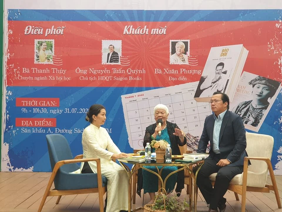 Đạo diễn Xuân Phượng chia sẻ tại buổi toạ đàm. Ảnh: VĂN HÀ.