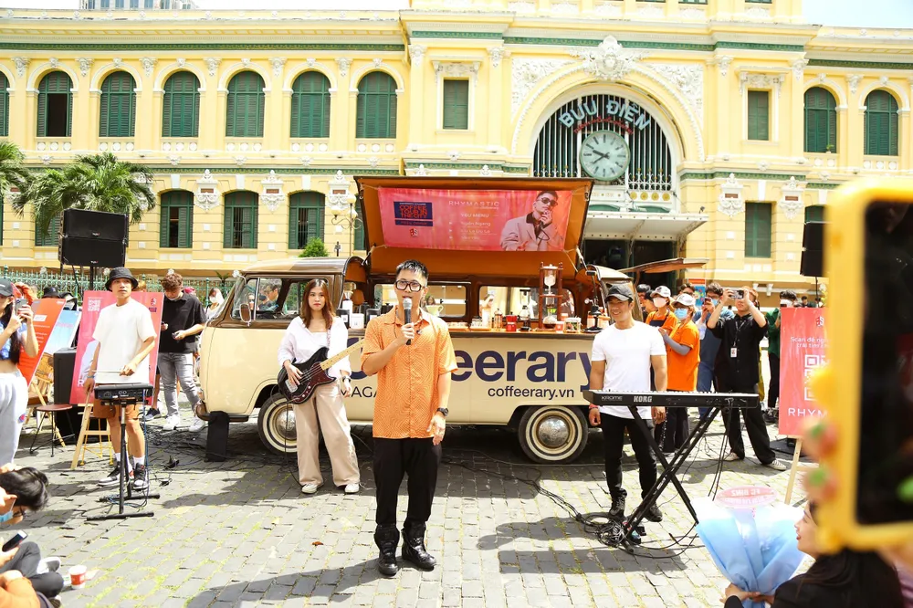 Rhymastic biểu diễn tại chương trình dành cho cộng đồng Coffee tour in the City. Ảnh: BTC.