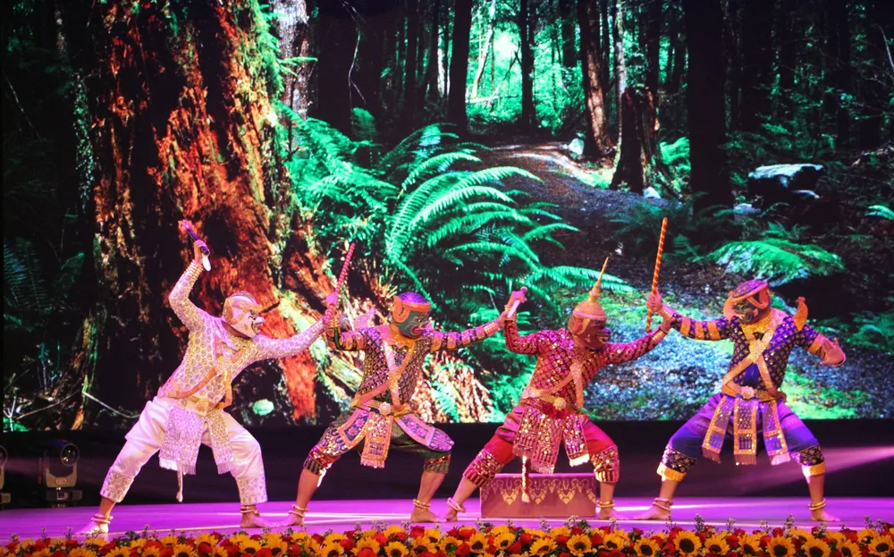 Đối với chương trình, Campuchia mang đến nhiều tiết mục nghệ thuật cổ điển, dân gian và đương đại phong phú về loại hình, trong đó có một số loại hình nghệ thuật đã được UNESCO ghi danh trong danh sách Di sản Văn hóa Phi vật thể của nhân loại. Ảnh: V.H