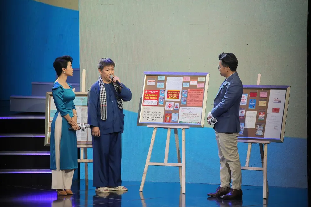 Anh Huỳnh Minh Hiệp và bộ sưu tập đầy ý nghĩa, gom nhặt ký ức thời kỳ dịch bệnh của TP.HCM. Ảnh: NGUYỄN HOÀNG