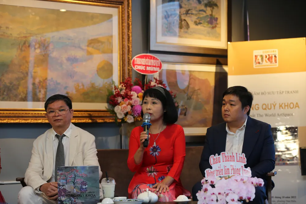 Bà Đặng Thị Bích Ngân, Giám đốc- Tổng biên tập NXB Mỹ Thuật chia sẻ tại triển lãm. Ảnh: BTC Bà Đặng Thị Bích Ngân, Giám đốc- Tổng biên tập NXB Mỹ Thuật chia sẻ tại triển lãm. Ảnh: BTC