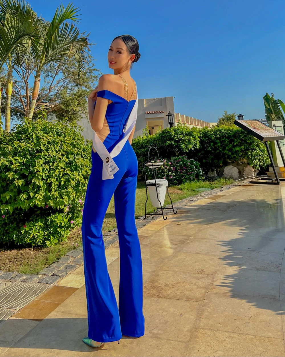 Ngày 10-10, Bảo Ngọc bước vào vòng interview của Miss Intercontinental 2022 với bộ Jumpsuit mang tên “ETERNAL FLOWER”