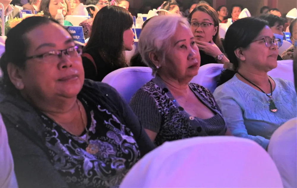 Đêm khai mạc vòng chung kết thu hút nhiều người đến tham dự. Ảnh: VÕ THƠ Đêm khai mạc vòng chung kết thu hút nhiều người đến tham dự. Ảnh: VÕ THƠ