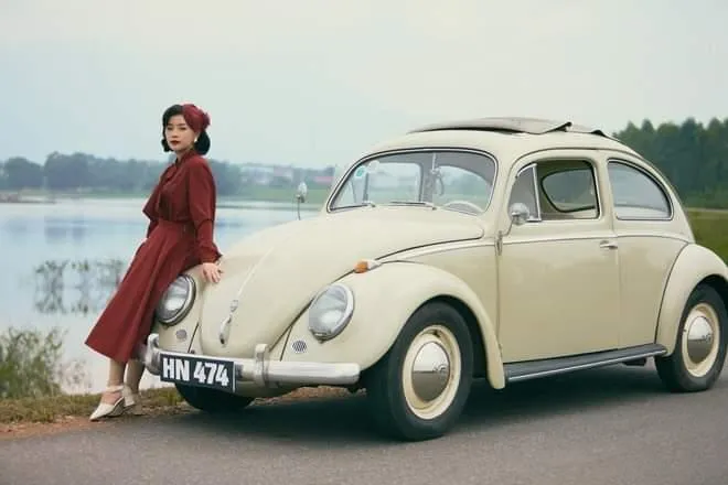 Nhân kỷ niệm Ngày Phụ nữ Việt Nam 20-10, Quán quân Sao mai 2015 dòng nhạc dân gian Nguyễn Thu Hằng chính thức phát hành MV mới &quot;Áo anh màu nắng&quot;. Ảnh: NVCC