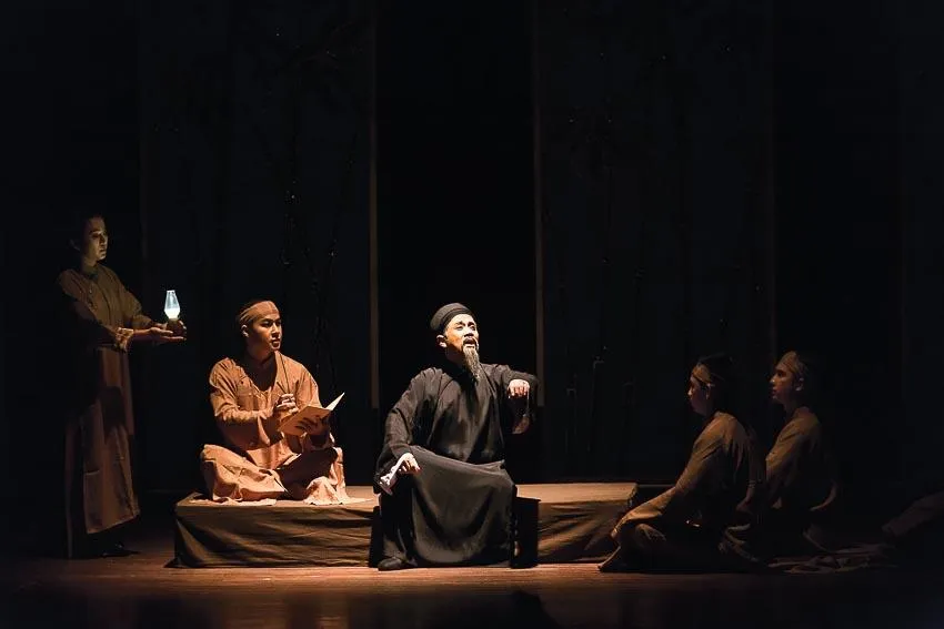 NSƯT Thành Lộc trong vở &quot;Tiên Nga&quot;. Ảnh: Idecaf