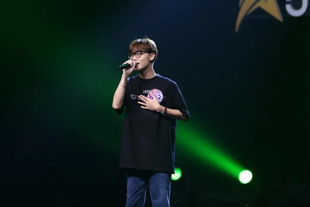 Minh Nhật thể hiện đầy tình cảm trong tập 1 Toả sáng ước mơ. Ảnh: CTCC