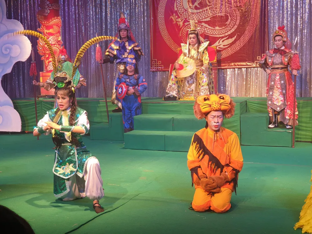 Một cảnh trong vở &quot;Cóc kiện trời&quot;. Ảnh: HÀ NGUYỄN