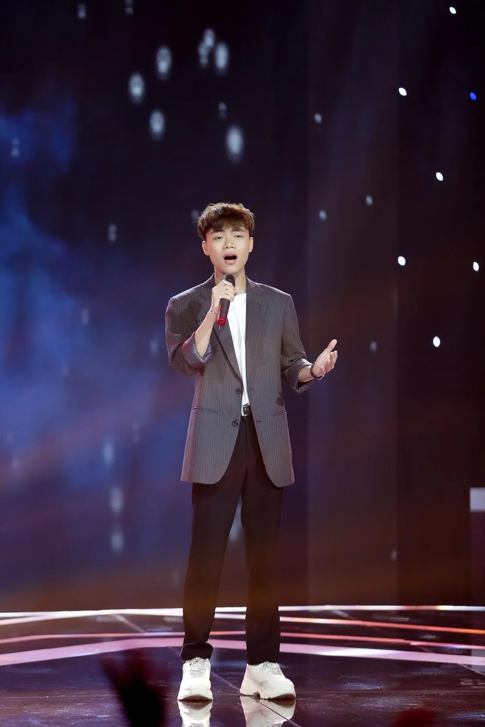 &quot;Cậu bé dân ca&quot; Minh Nhật. Ảnh: CTCC