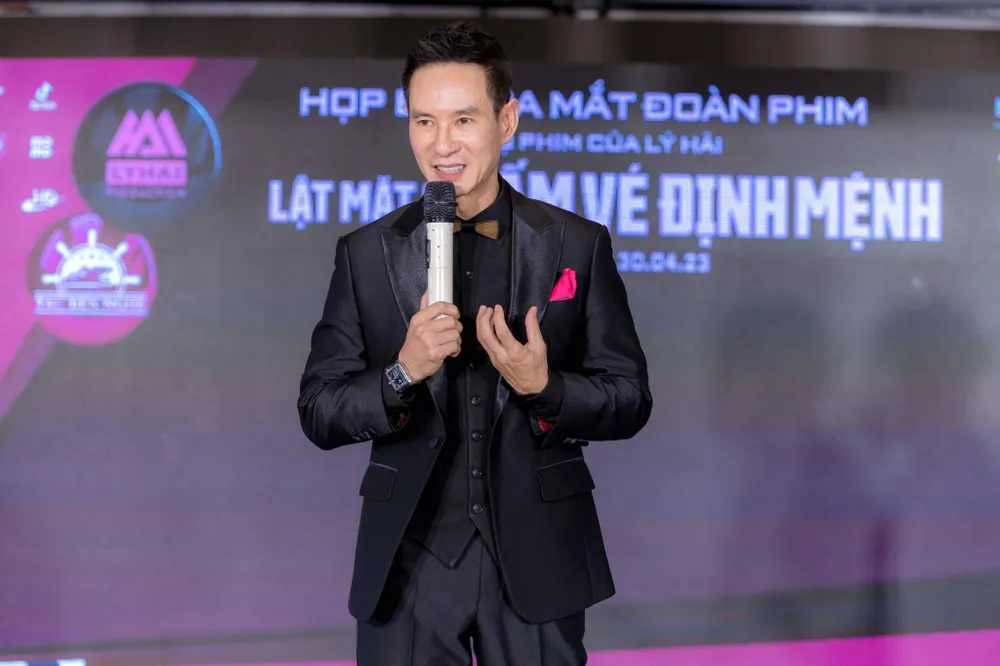 Lý Hải tại buổi họp báo ra mắt phim "Lật mặt 6". Ảnh: NVCC
