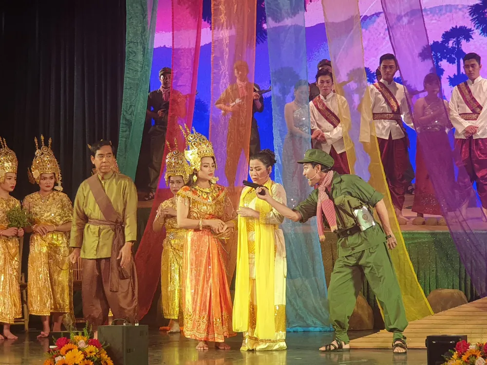 Vở diễn có sự tham gia của các nghệ sĩ như Thu Mỹ, Hoàng Dư, Nam Thanh Phong, Trần Minh, Ngân Cường, Kim Ngà, Vương Tuấn, Vương Châu, Hồng Hạnh, Trọng Tánh... Ảnh: VĂN HÀ