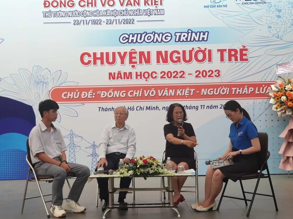 Bà Quách Thu Nguyệt nghẹn ngào chia sẻ về cố Thủ tướng Võ Văn Kiệt. Ảnh: HÀ NGUYỄN Bà Quách Thu Nguyệt nghẹn ngào chia sẻ về cố Thủ tướng Võ Văn Kiệt. Ảnh: HÀ NGUYỄN