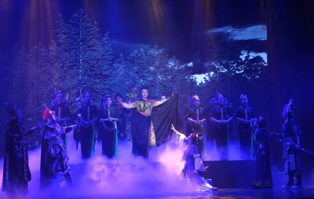 Võ Minh Lâm trong vở &quot;Truyền thuyết chàng Sa Mộc&quot; của Sân khấu Đại Việt đoạt HCV tại Liên hoan. Ảnh: VĂN HÀ