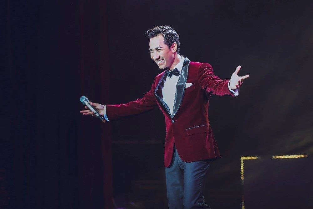 Ca sĩ Lê Anh Dũng, người thể hiện bài hát Xa em. Ảnh: NSCC