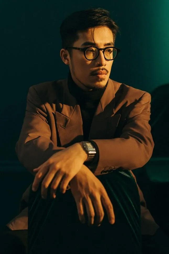 Vũ gây chú ý với album Một vạn năm. Ảnh: FBNV