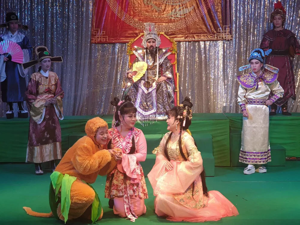 Một cảnh trong vở "Hầu nhi cứu chủ". Ảnh: HÀ NGUYỄN Một cảnh trong vở "Hầu nhi cứu chủ". Ảnh: HÀ NGUYỄN