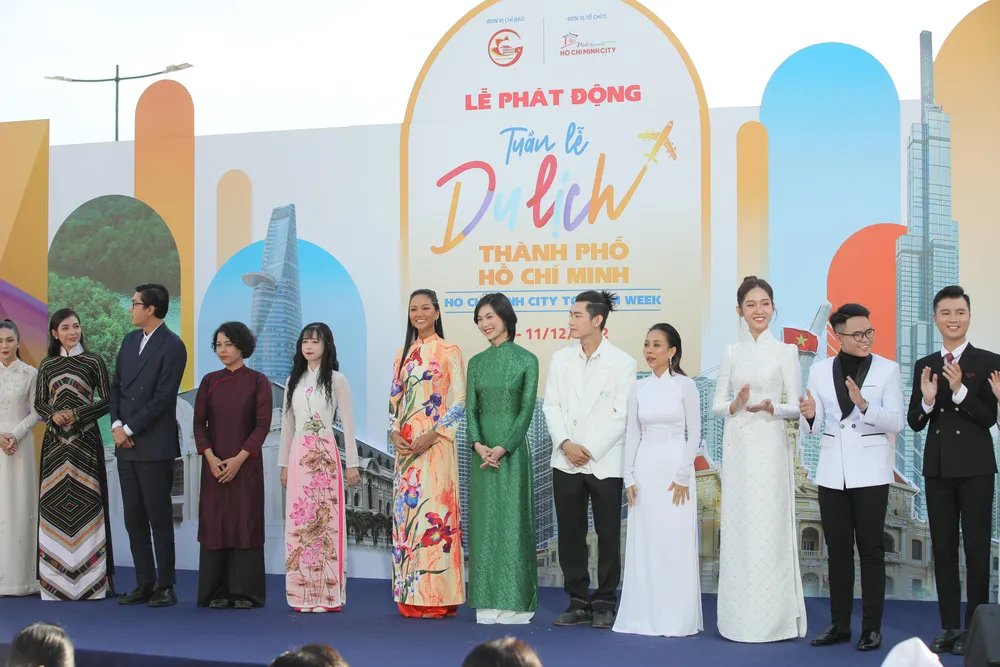 H'Hen Niê cùng top 24 Gương mặt truyền hình trở thành đại sứ của Tuần lễ Du lịch TP.HCM. Ảnh: BTC H'Hen Niê cùng top 24 Gương mặt truyền hình trở thành đại sứ của Tuần lễ Du lịch TP.HCM. Ảnh: BTC